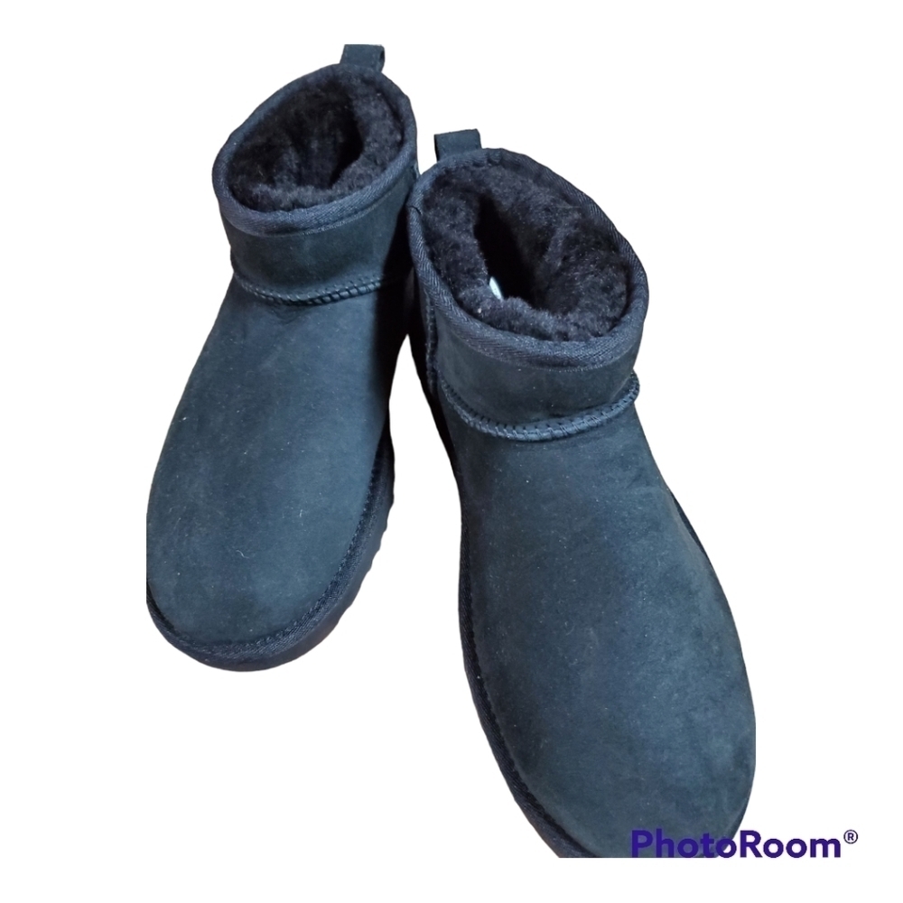 Ugg Ultra Mini size 10 Black NWT